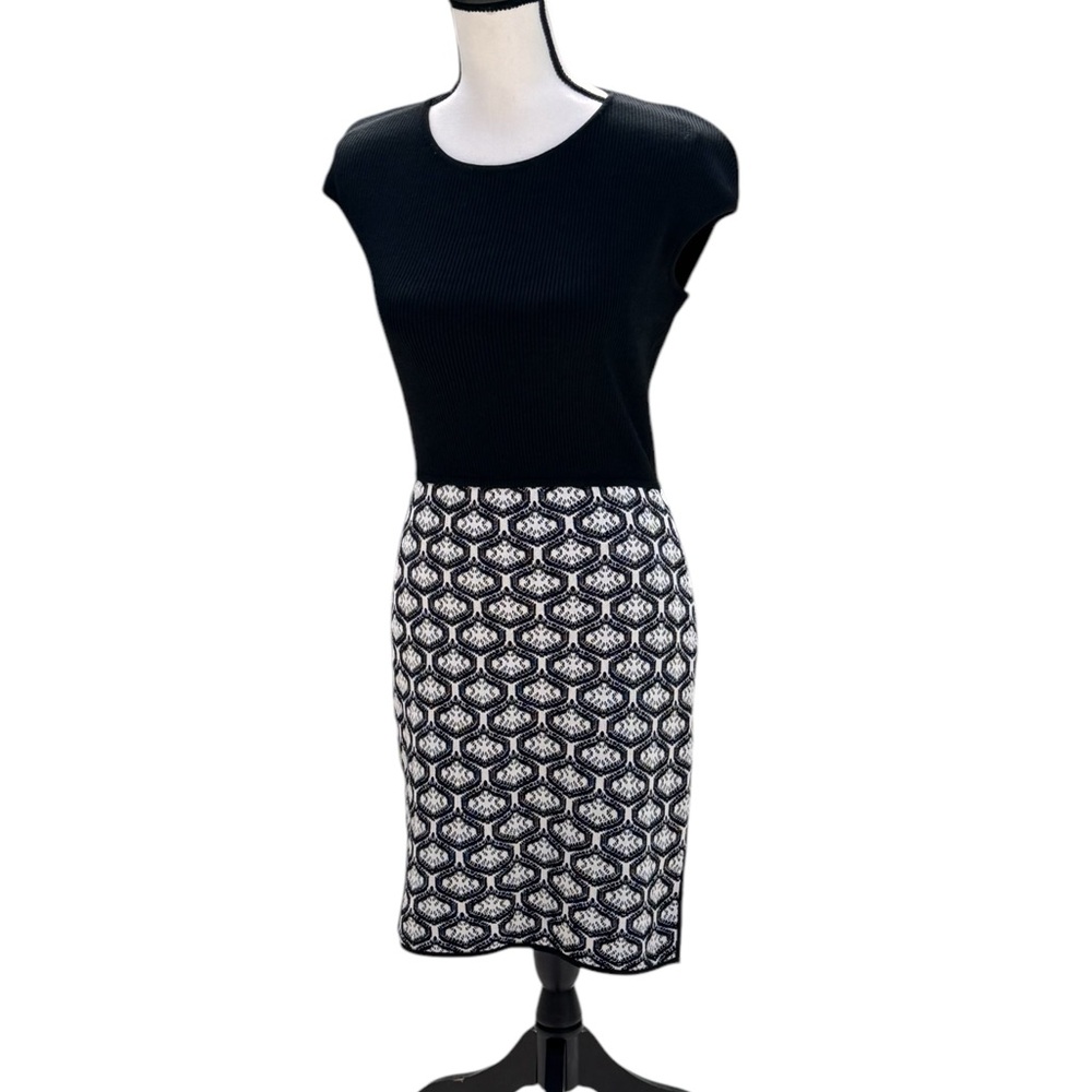 St John Black and White Sheath Dress Size 2 - Picture 9 of 13